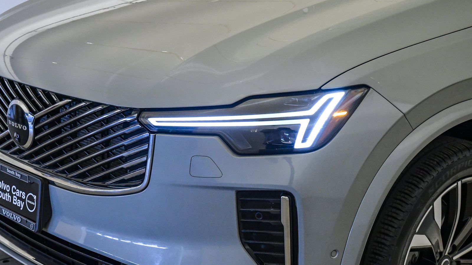 Certified 2026 Volvo XC90 B6 Plus AWD/4WD image 9