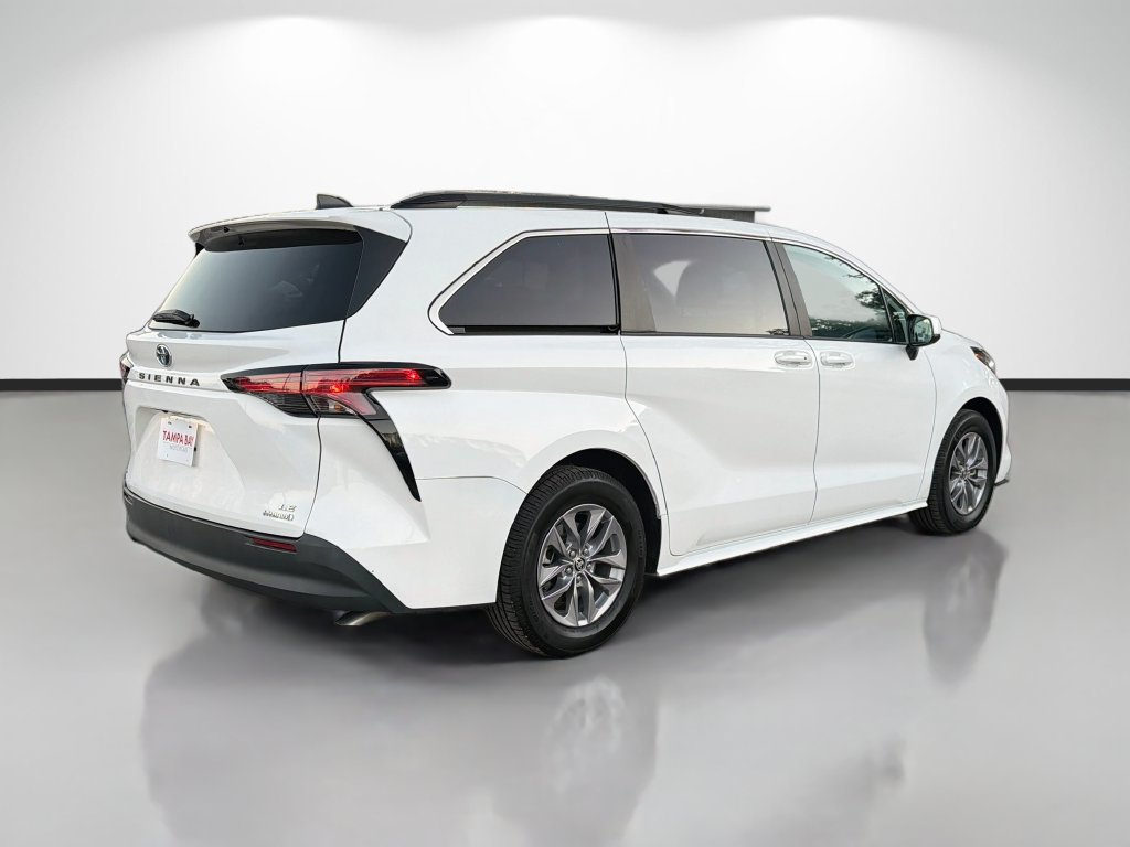 Used 2022 Toyota Sienna LE w/ LE Plus Package AWD/4WD image 3