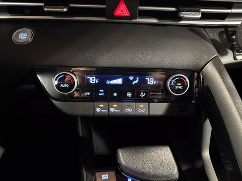 Used 2025 Hyundai Elantra Hybrid FWD image 23