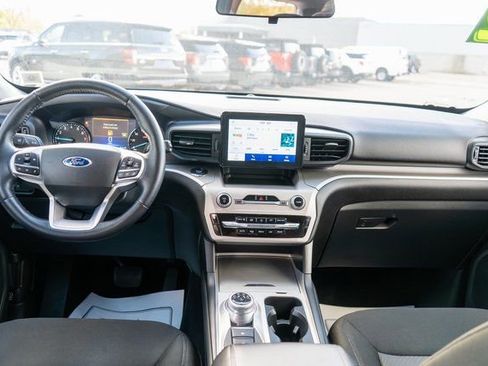 Used 2022 Ford Explorer XLT image 15