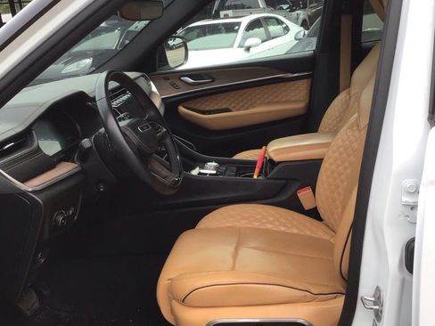Used 2023 Jeep Grand Cherokee Summit w/ Luxury Tech Group V AWD/4WD image 6