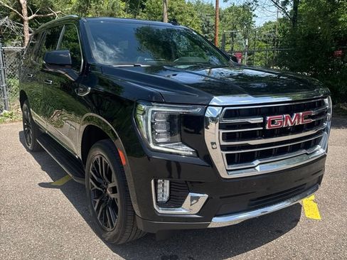Used 2023 GMC Yukon SLT w/ SLT Premium Package AWD/4WD image 2
