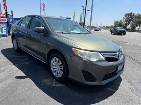 Used 2012 Toyota Camry LE FWD image 5