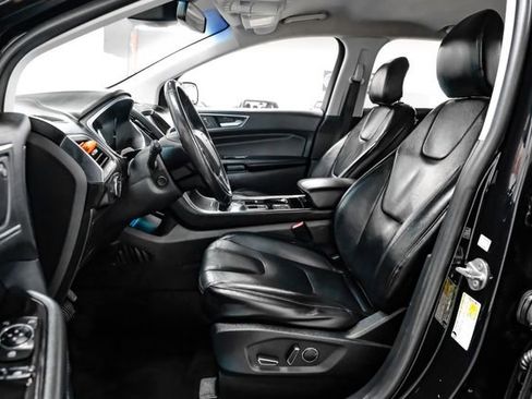 Used 2019 Ford Edge Titanium image 4