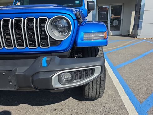 Used 2024 Jeep Wrangler Unlimited Sahara w/ Safety Group AWD/4WD image 9