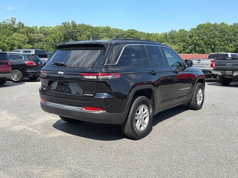 Used 2024 Jeep Grand Cherokee Laredo w/ Luxury Tech Group I AWD/4WD image 3