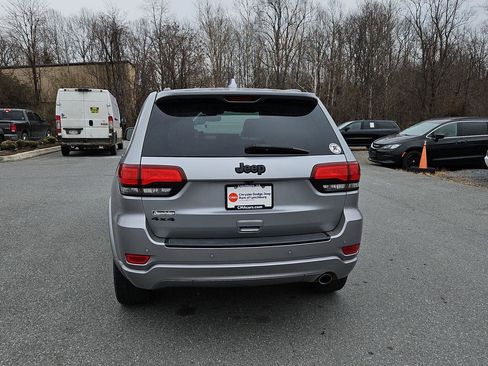Used 2017 Jeep Grand Cherokee Altitude image 8