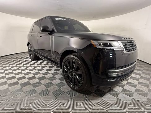 Used 2025 Land Rover Range Rover SE AWD/4WD image 9