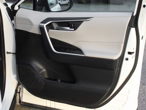 Used 2023 Toyota RAV4 XLE image 39