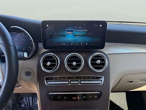 Used 2022 Mercedes-Benz GLC 300 4MATIC w/ Multimedia Package Lite image 18