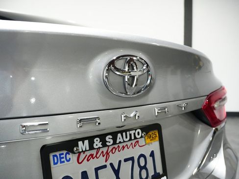 Used 2018 Toyota Camry LE image 20