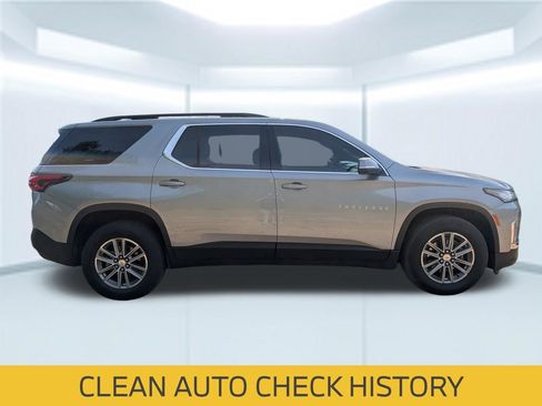 Used 2023 Chevrolet Traverse LT FWD image 2