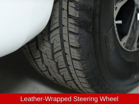 Used 2024 Nissan Titan SV w/ SV Convenience Package image 37