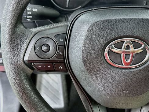 Used 2025 Toyota RAV4 XLE AWD/4WD image 19