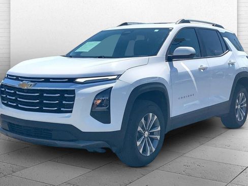 Used 2025 Chevrolet Equinox LT image 11