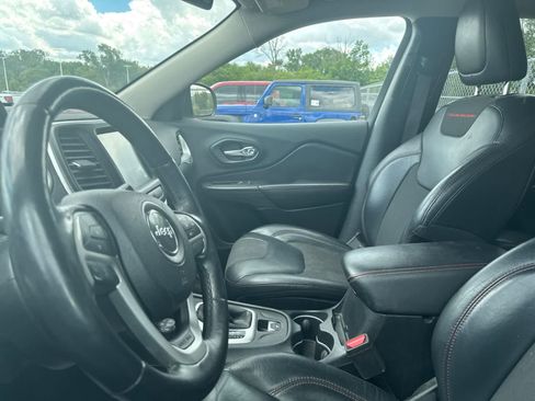 Used 2016 Jeep Cherokee Trailhawk w/ Cold Weather Group AWD/4WD image 33