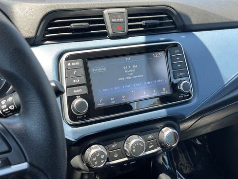 Used 2025 Nissan Versa SV FWD image 17