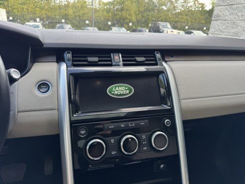 Used 2019 Land Rover Discovery HSE image 28