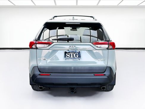 Used 2019 Toyota RAV4 XLE w/ Carpet Mat Package FWD image 5
