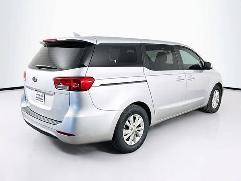 Used 2018 Kia Sedona L FWD image 24