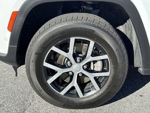 Used 2025 Jeep Grand Cherokee L Limited w/ Luxury Tech Group II image 36