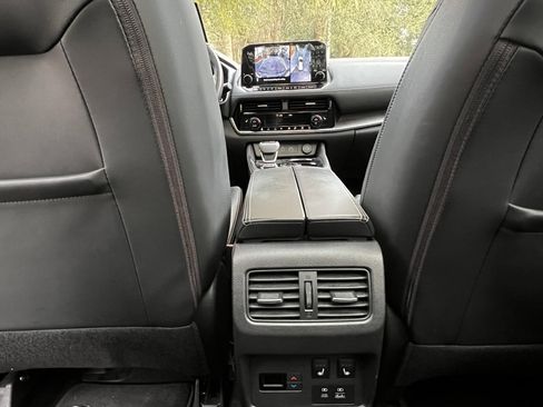 Used 2022 Nissan Rogue Platinum w/ Head-Up Display Package image 39