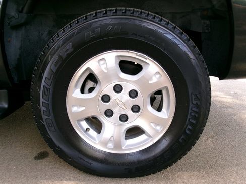 Used 2003 Chevrolet Avalanche 4x4 w/ Suspension Package, Off-Road image 52