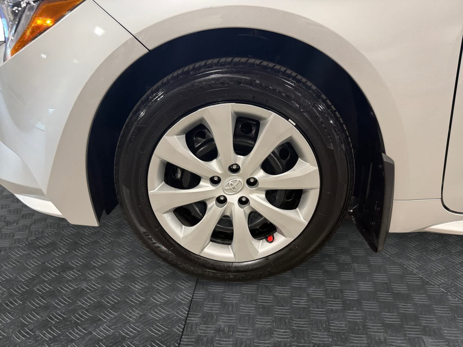 Used 2025 Toyota Corolla LE FWD image 15
