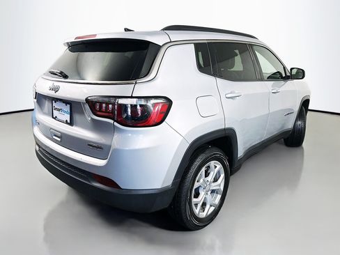 Used 2024 Jeep Compass Latitude AWD/4WD image 7