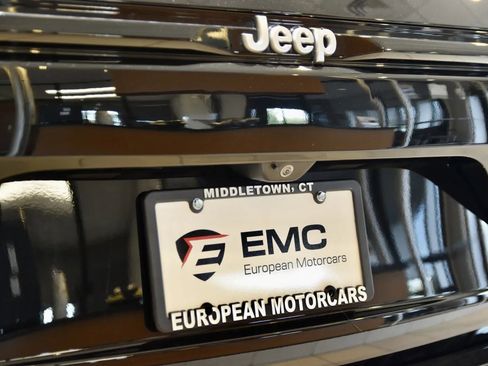 Used 2025 Jeep Grand Cherokee Summit AWD/4WD image 10