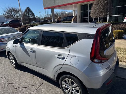 Used 2020 Kia Soul LX image 6
