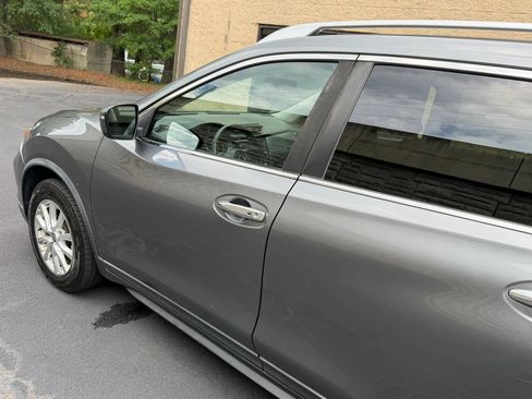 Used 2018 Nissan Rogue SV AWD/4WD image 38