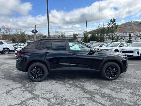 New 2026 Chevrolet Trax LT w/ Driver Confidence Package image 2