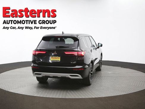 Used 2023 Mitsubishi Outlander SE image 40