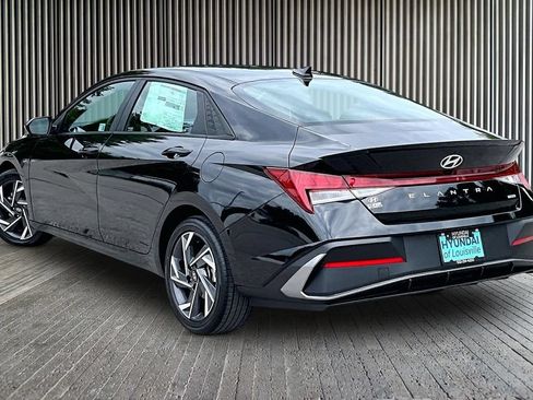 Certified 2025 Hyundai Elantra SEL FWD image 3