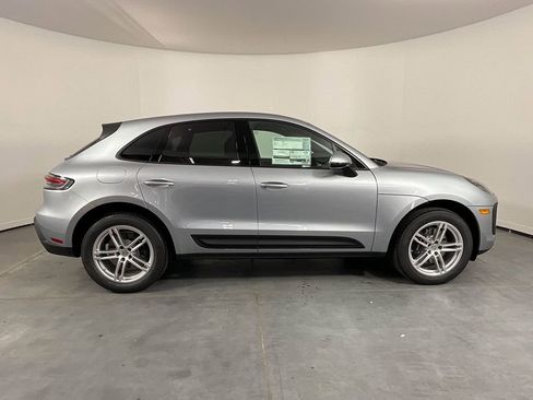 Certified 2025 Porsche Macan AWD/4WD image 8