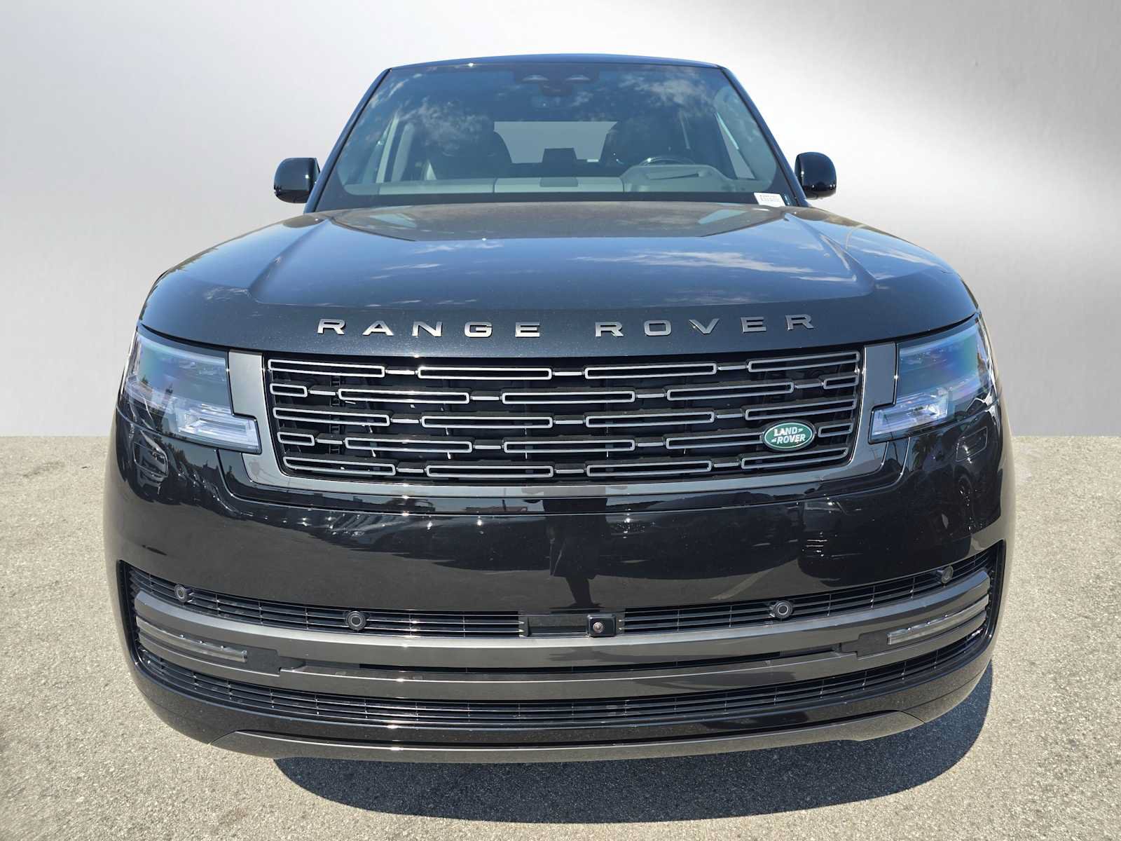 New 2025 Land Rover Range Rover SE AWD/4WD image 2