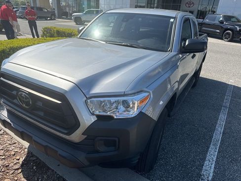Used 2022 Toyota Tacoma SR image 2