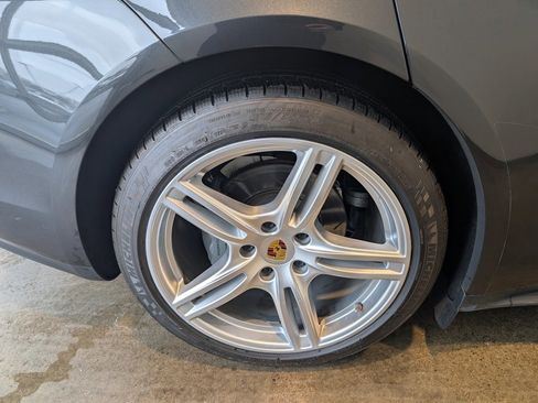 Used 2018 Porsche Panamera 4S image 8