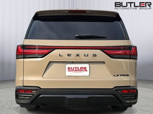 Certified 2025 Lexus LX 700h Overtrail AWD/4WD image 5