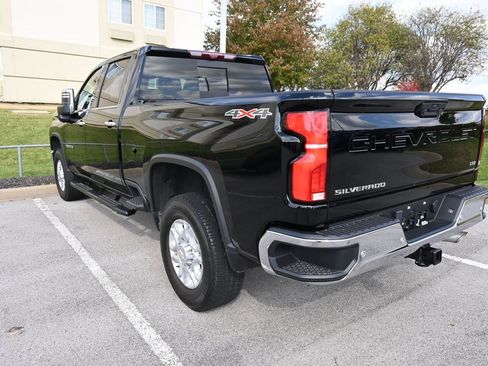 Used 2024 Chevrolet Silverado 2500 LTZ w/ LTZ Convenience Package image 8