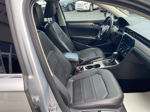 Used 2020 Volkswagen Passat 2.0T SE w/ Sunroof Package FWD image 13