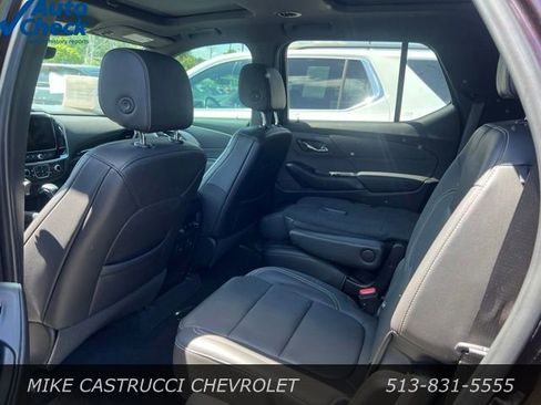 Used 2022 Chevrolet Traverse LT w/ LT Premium Package AWD/4WD image 7