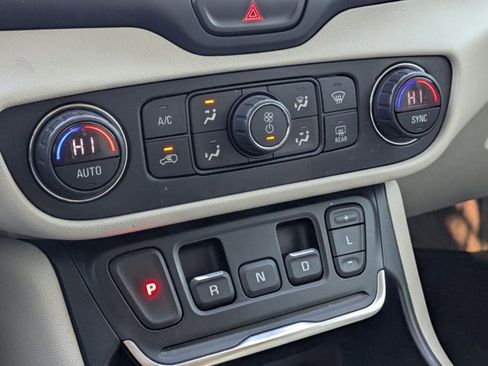 Used 2020 GMC Terrain Denali w/ Denali Premium Package image 8