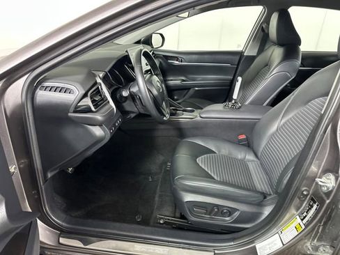 Used 2024 Toyota Camry SE image 11
