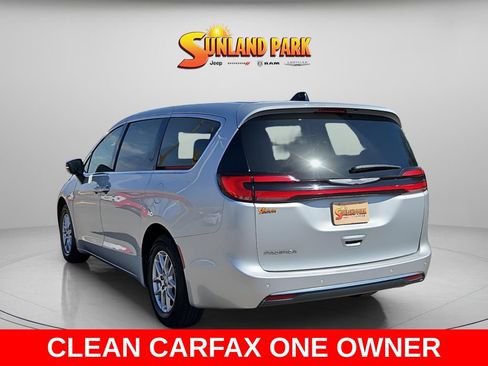 Certified 2024 Chrysler Pacifica Touring-L FWD image 4
