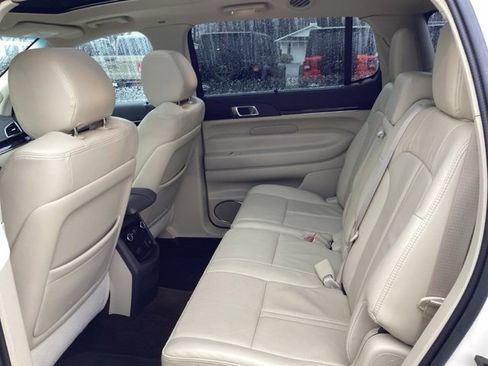 Used 2013 Lincoln MKT FWD image 13