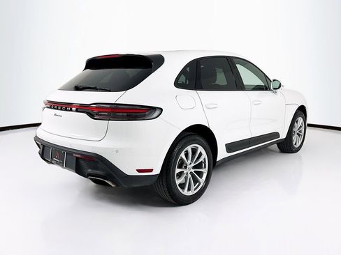 Certified 2025 Porsche Macan image 9