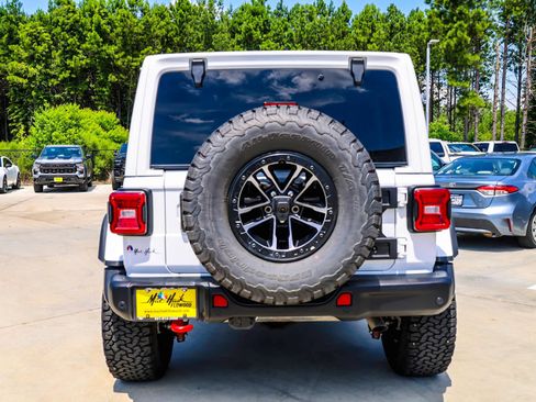 Used 2025 Jeep Wrangler Unlimited Rubicon AWD/4WD image 6