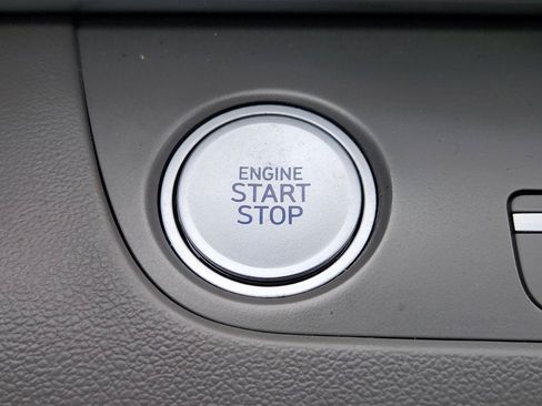 Used 2025 Hyundai Elantra SEL FWD image 15